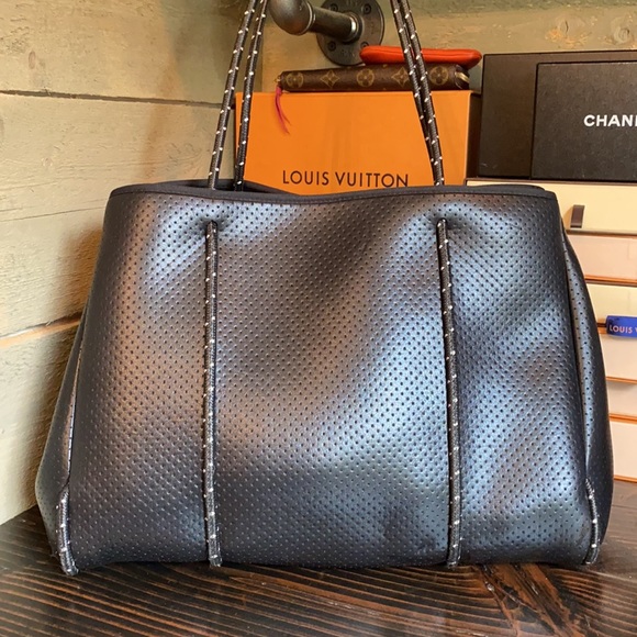 Haute shore Tote and Pochette - Picture 7 of 17